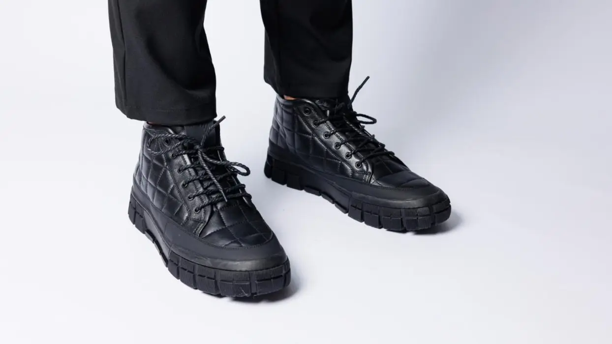 Chaussures de travail femme : pourquoi choisir un modèle spécialement conçu pour les femmes ?